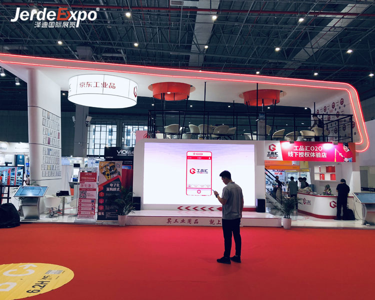 新國際展覽館中雙層展臺搭建時有哪些要求?